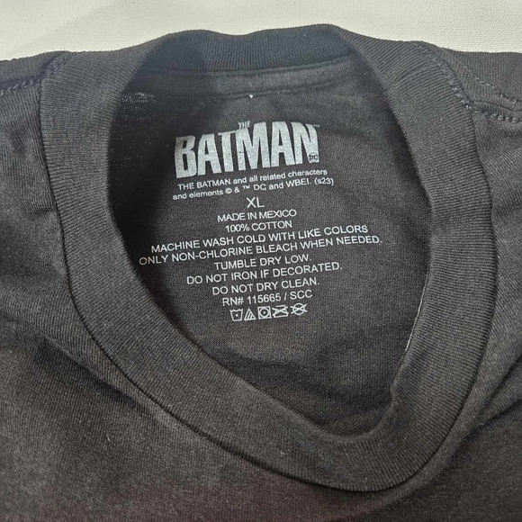 Batman T-Shirt‎ Mens XL DC Comics Black Red Graphic Casual Movie Logo Tee NEW - Picture 3 of 6